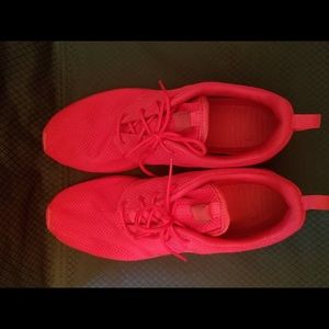 Red Nike roshe runs